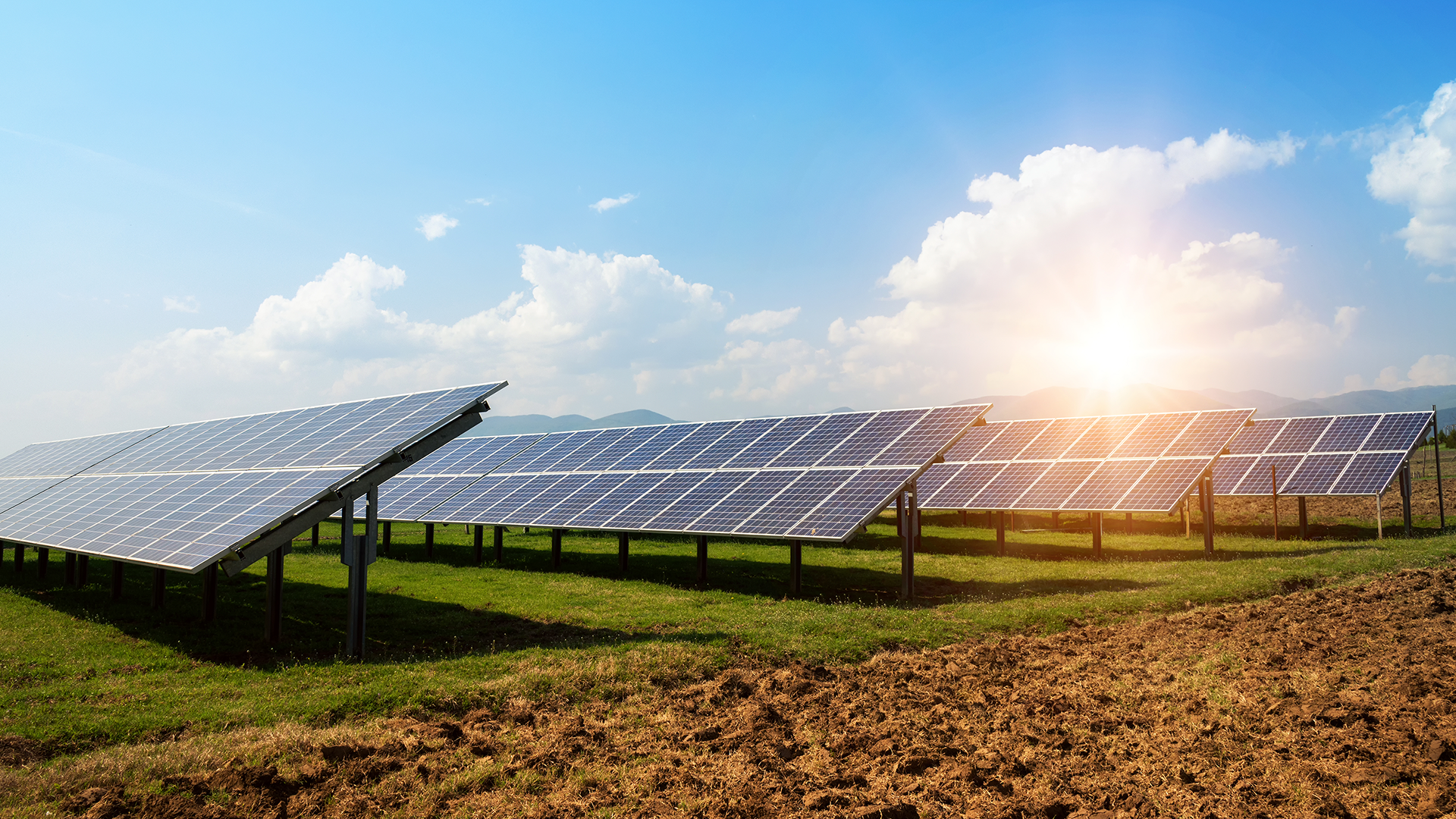 Painel solar em usina de investimentos